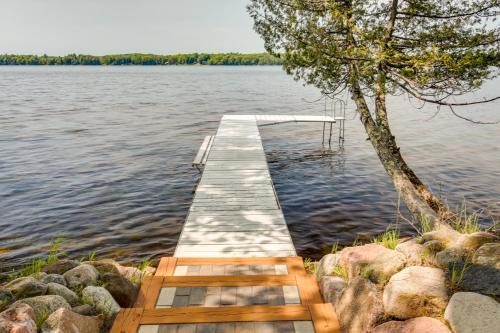 Lakefront Pearson Cottage with Swim Dock and Kayaks!