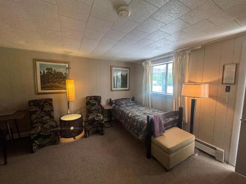 West Wind Motel - image 11