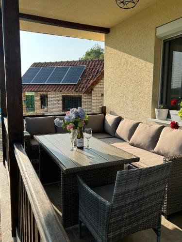 Erkély/terasz, Kuća Pod Brezama (Kuca Pod Brezama) in Majur