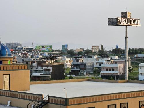 StayNova - Transit Apartment near Motorways & Airport - main image