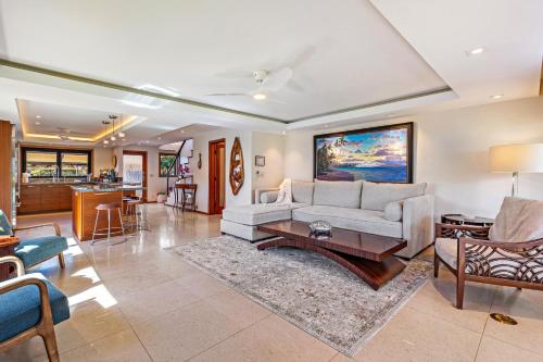 Puamana 185-4, Luxury 2 bdrm 2 5 baths, Lahaina