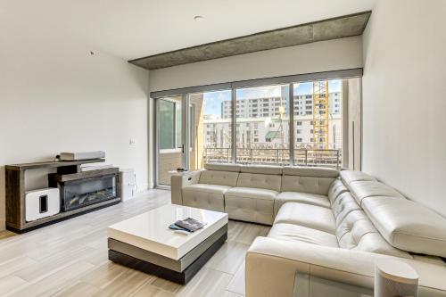 Modern Sarasota Condo with Pool Walk to Water! in Rosemary District