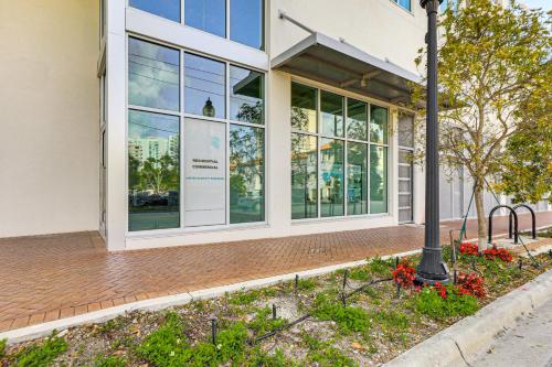 Modern Sarasota Condo with Pool Walk to Water! in Rosemary District