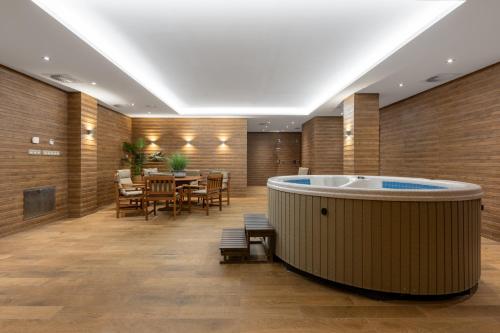 Pezsgőfürdő, Moser Living and Wellness Apartment in Vízpart/Beach