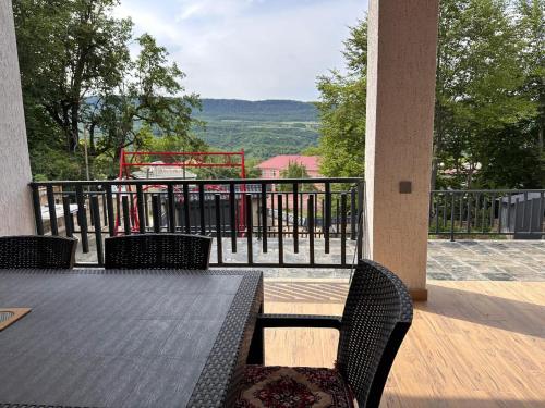 Luxury villa with a view in Qechresh