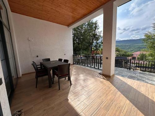 Luxury villa with a view in Qechresh