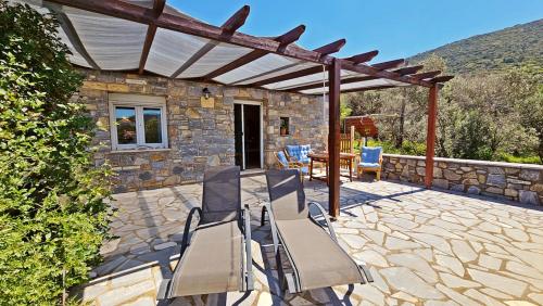 Lithos Haven in Agios Paraskevi