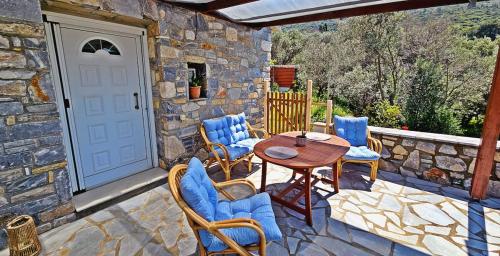 Lithos Haven in Agios Paraskevi