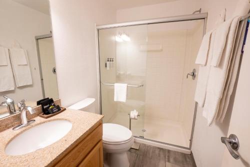 Two-Bedroom Suite image 2
