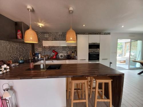 Magnifique maison contemporaine piscine chauffee in Goandour