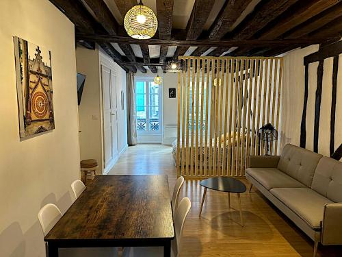 Спільний лаунж/ТБ зона, Au petit Paris - Centre Ville in Auxerre