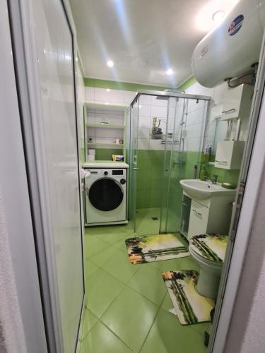 Cosmopolitan, Dewin (Foto 3)
