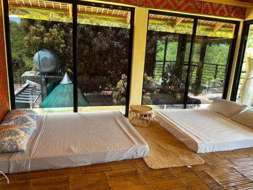 KEHLANI Vacation Farmhouse in Hermosa