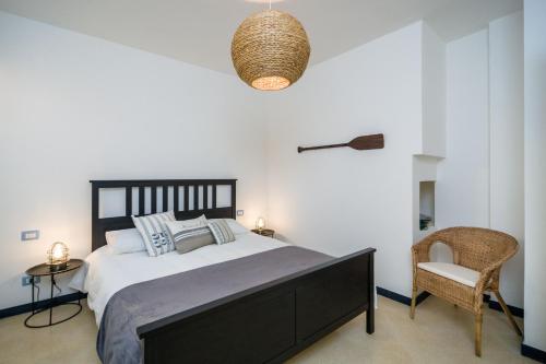 1 queen bed, 1 sofa bed