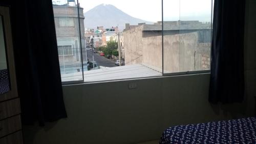 Habitacion matrimonial, con vista a los Volcanes, baño compartido