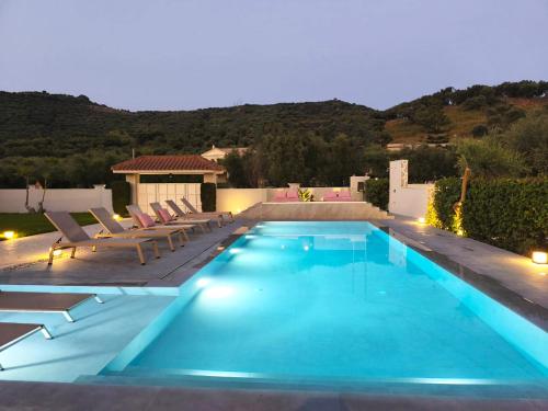 주변 환경, Gala's Elegant Home Villa in 칼리파돈