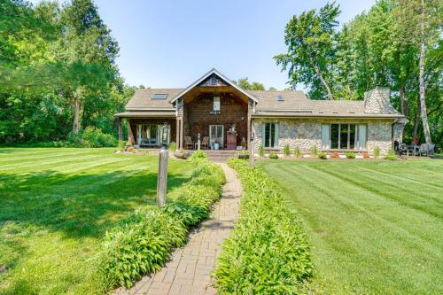 Picturesque Lake Elmo Cottage w/ Fire Pits! in Lake Elmo (MN)