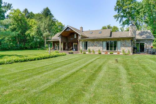 Picturesque Lake Elmo Cottage w/ Fire Pits! in Lake Elmo (MN)