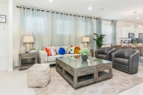 Fabulous Home with Pool at Solterra Resort ST5501 in Davenport, USA