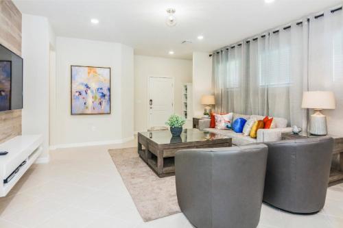 Fabulous Home with Pool at Solterra Resort ST5501 in Davenport, USA