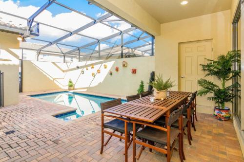 Luxurious Vacation Townhome with private pool at Westside WW8948 - image 32
