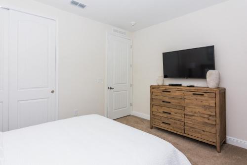 Gorgeous Single Home with private pool at Encore Resort EC7463 - image 16