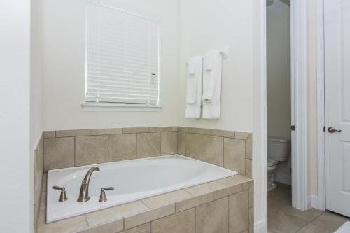 Gorgeous Single Home with private pool at Encore Resort EC7463 - image 32