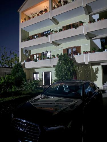 Spacious Triple Room with Balcony in Kamëz