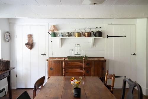 TwinCreeks Rustic Colonial Farmhouse established 1768 in New Paltz, USA