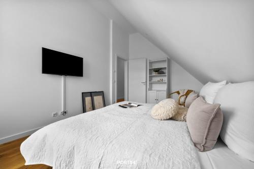 Apartment with Balcony image 3
