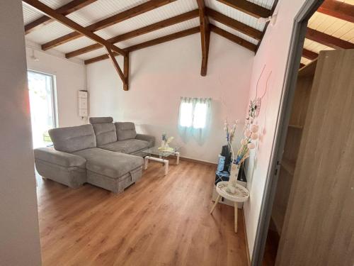 Παροχές, Ti Nid caraïbe (Ti Nid caraibe) in Καπεστέρ-Μπελ-Ο