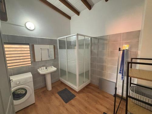 Μπάνιο, Ti Nid caraïbe (Ti Nid caraibe) in Καπεστέρ-Μπελ-Ο