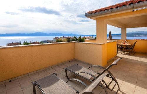 2 Bedroom Lovely Apartment In Omisalj