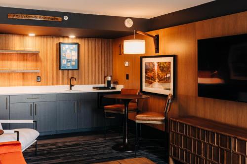 The Trail Hotel - image 4