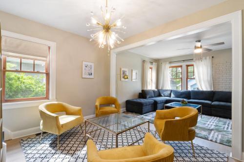 Spacious 3 bed 2 and a half bath 2pk spot – khách sạn tại Oakley