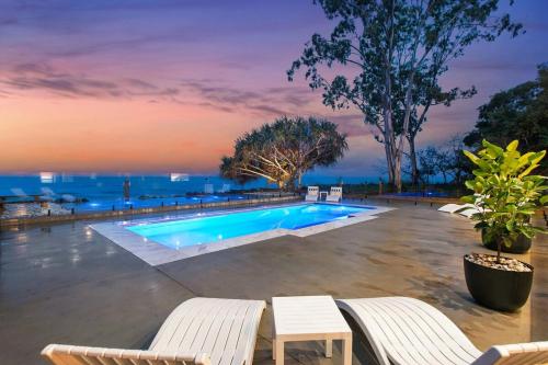 Salt & Stone Villa on the beach - Villa 3, Burrum Heads (foto 4)