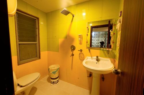 room detail thumbnail 2