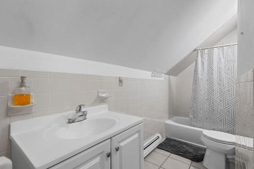 17-19Cozy&Spacious 6BR home in Malden with window AC and free parking detail