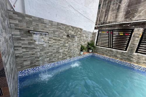 Swimming pool, White-Beach Hideaway Resort Puerto Galera in White Beach