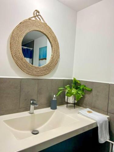 Bathroom, Cielo Uno Uno in Zone 11