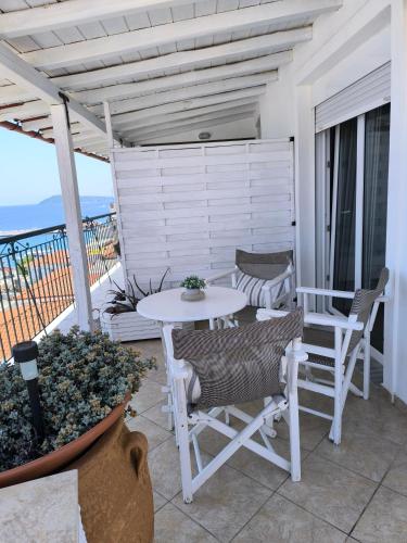 Triple Room with Sea View image 4