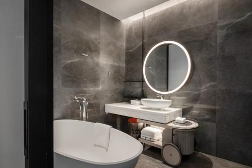 room detail thumbnail 2