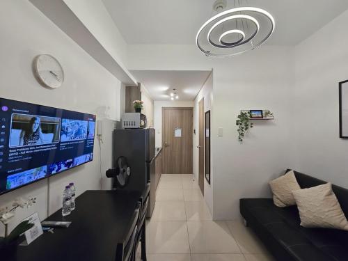 1BR Condotel with Balcony at FAME Residences #FM43-1, Manila