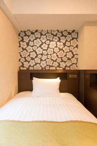 Economy Double Room with Small Double Bed - Non-Smoking image 3
