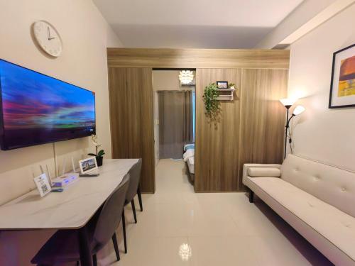 1BR Condotel with Balcony at FAME Residences #FM51-1, Manila