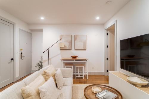 Stylish 3BR 2BA East Village Apartment Steps from Tompkins Square Park, New York (Foto 6)