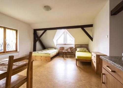 2 queen beds