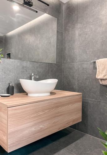 Rustikal Apartment with Garden and Free Parking, Любляна (фото 9)