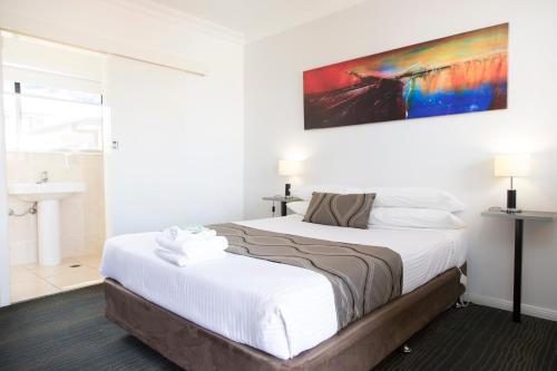 A Line Motel Room Type - Queen Room