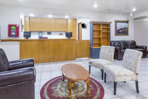Lobby, Super 8 By Wyndham Rexburg in Rexburg (ID)